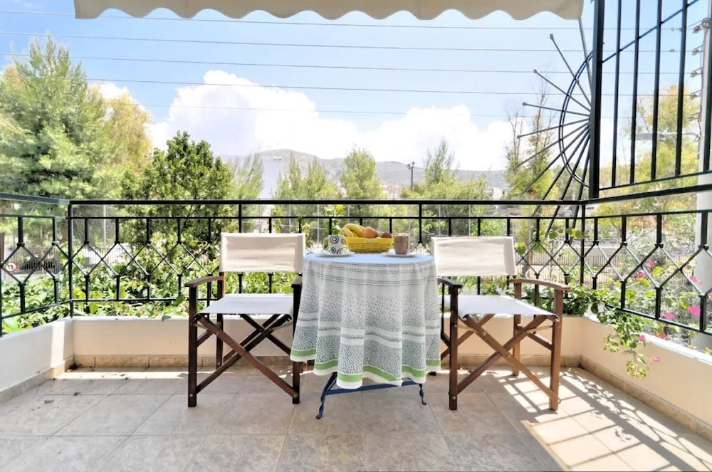 Family Apartment at Glyfada Close to the Beach