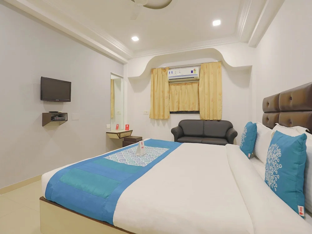 OYO Flagship 321 Vastrapur Ahmedabad