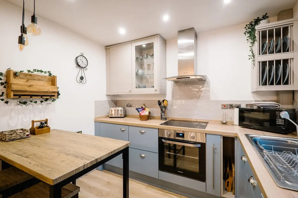 The Annex - Windermere Escape for Two