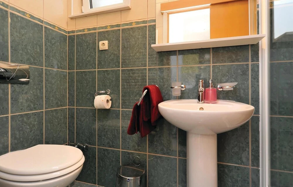 Nice Home in Pirovac With Wifi and 4 Bedrooms