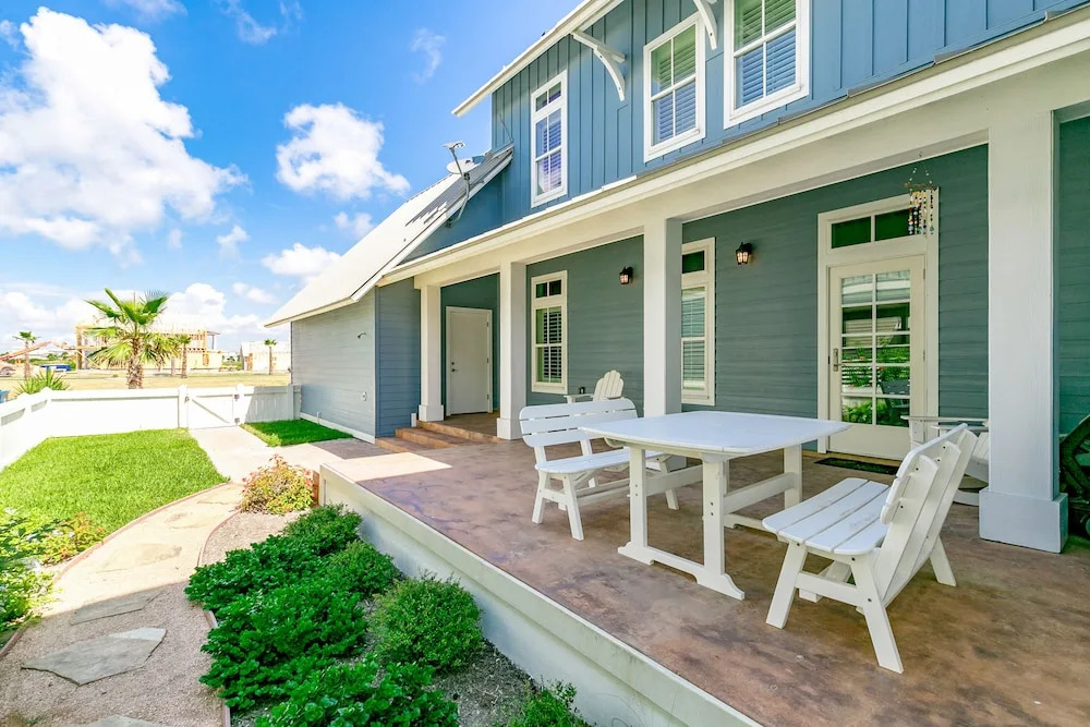 Coastal Chic in Port Aransas by RedAwning
