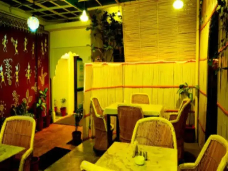 Hotel Abhiraj Palace