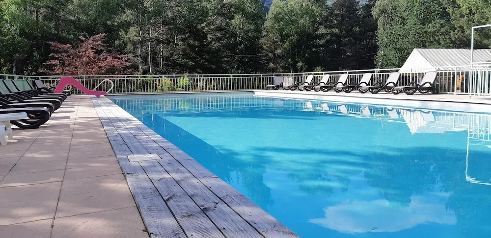 Chalet With 2 Bedrooms in Saint-martin-de-queyrières, With Wonderful Mountain View, Shared Pool, Furnished Terrace - 5 km From the Slopes