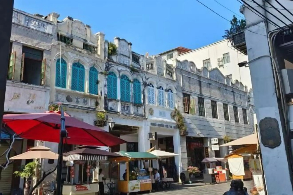 Xinyueju Hotel (Hainan Institute of Business and Technology Provincial Museum)