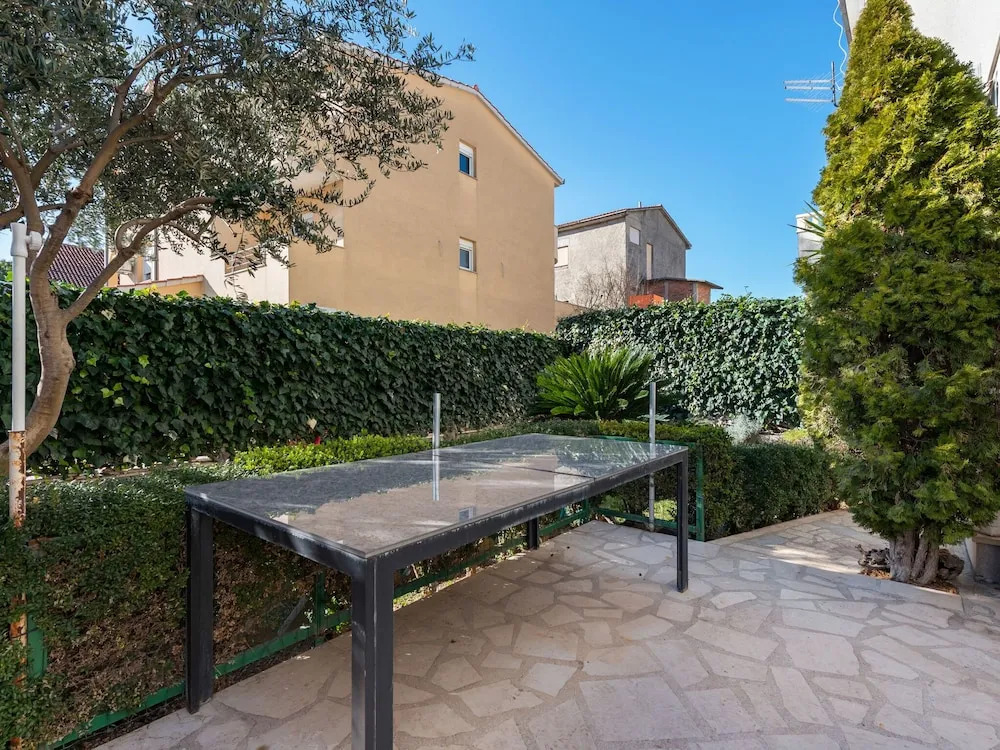 Refined Apartment in Kaštel Lukšić with Garden