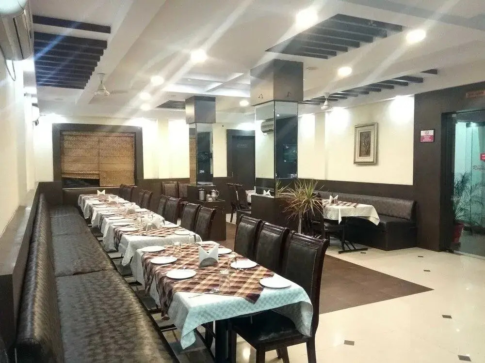 JK Rooms 108 Hotel Royal Regency