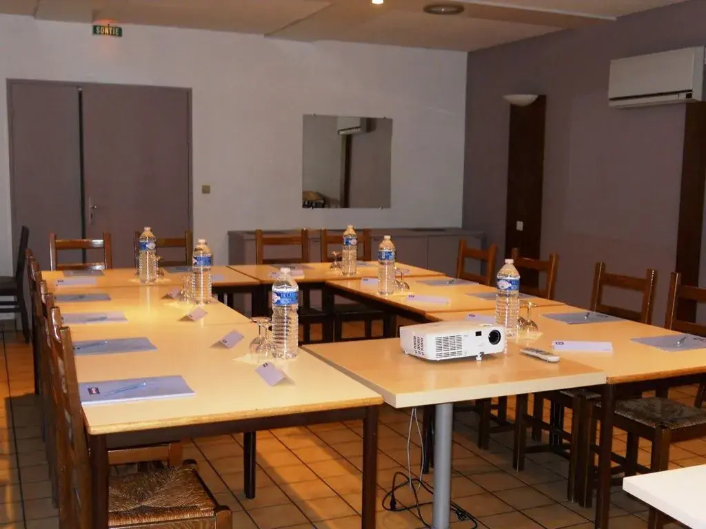 Hotel Kyriad BESANCON - Palente