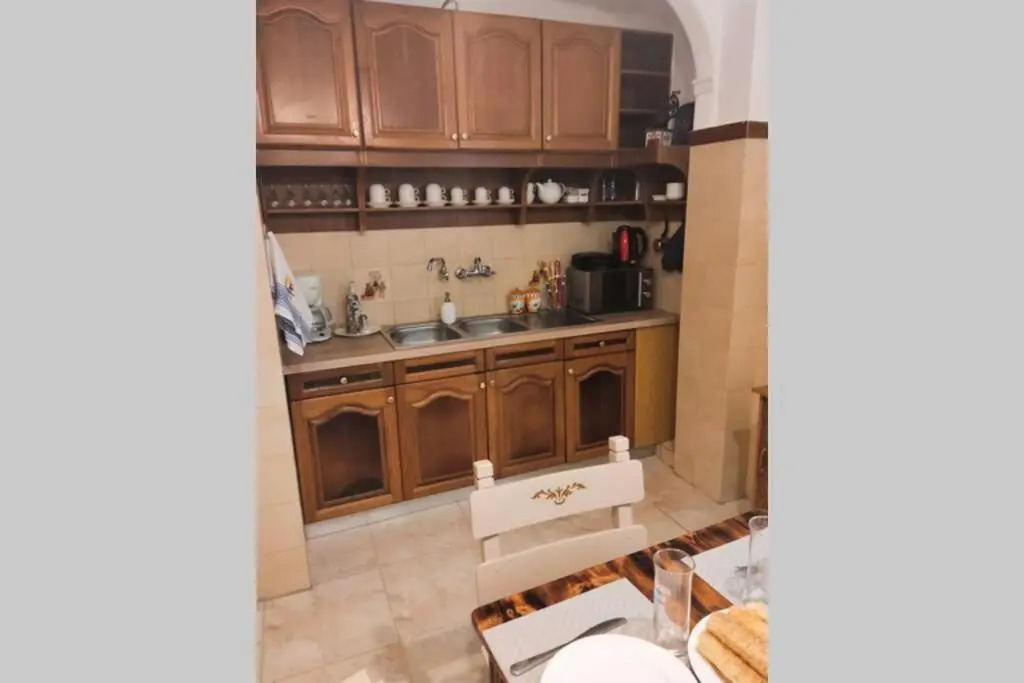 Apartment 100m2, center of Sitia, WiFi, 350m beach