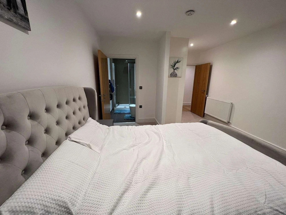 Impeccable 2-bed Apartment in Erith