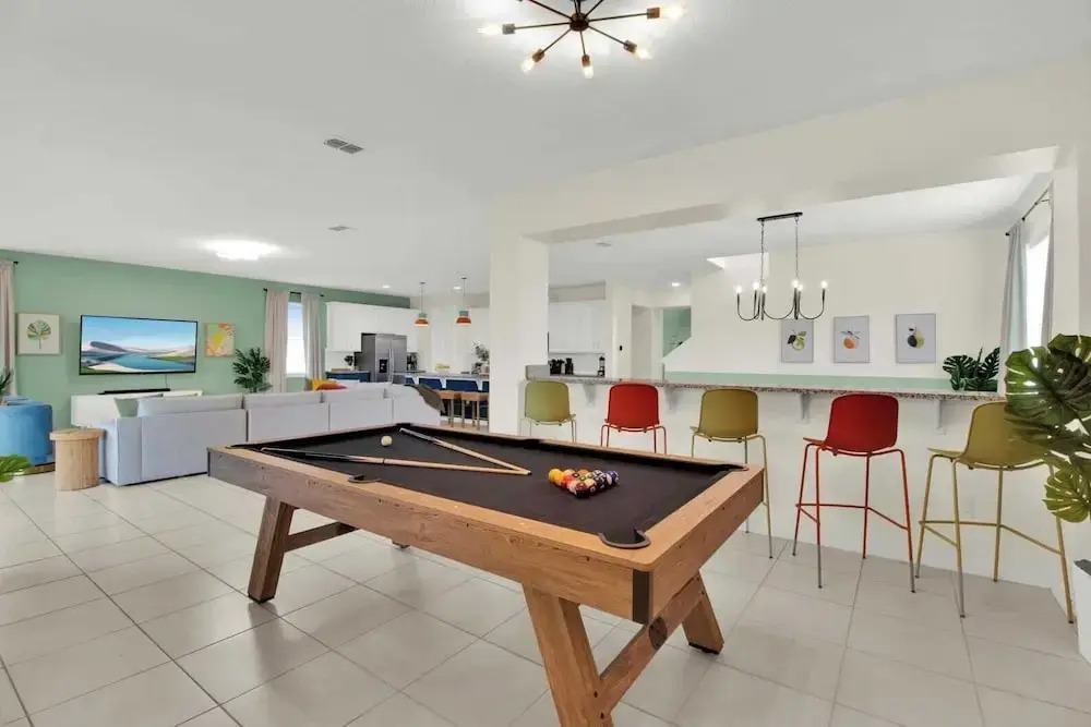Sleeps 20! 9bdr, Star Wars-themed Game Room, Pool, Hot Tub Nassau by Avantstay