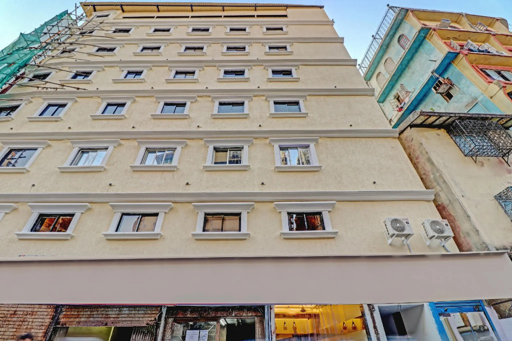 Capital O 79228 Hotel Peninsula Suites