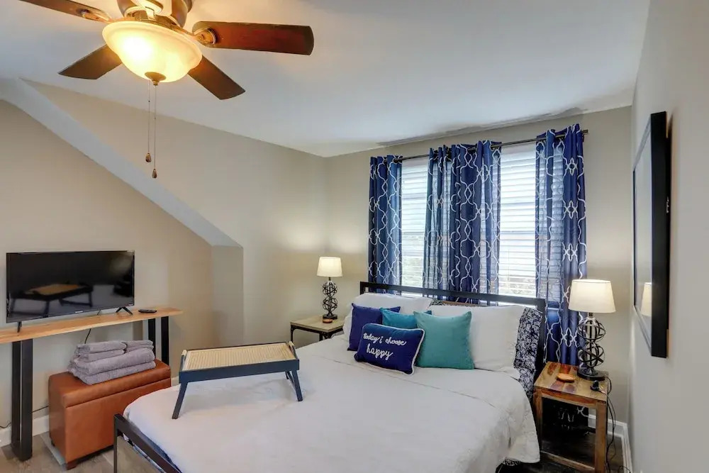 Welcoming Willoughby Home: 1 Mi to Historic Dtwn