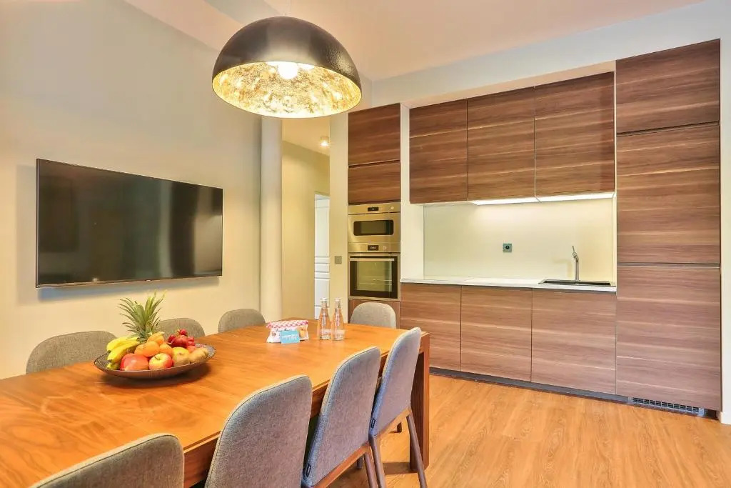 119 - Urban Spacious Apartment Sebastopol
