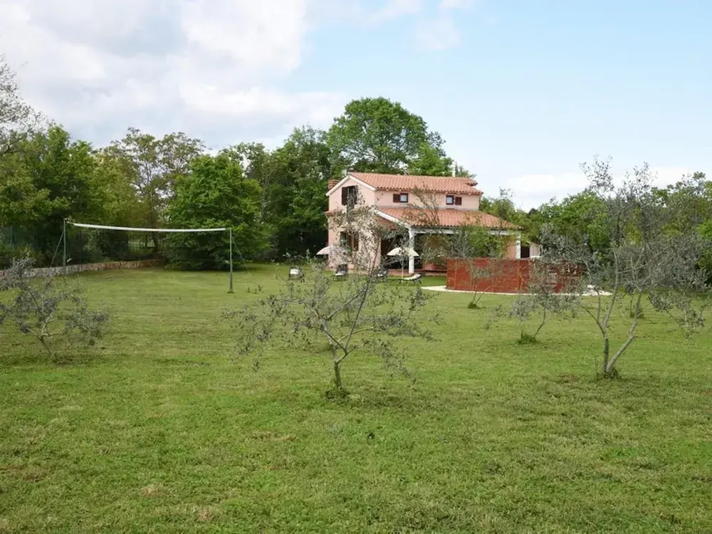 Charming Pool Home Near Pula