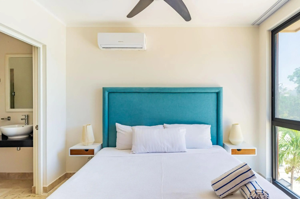 Ultra Luxury Condo, Rooftop Pool and HIGH SECURITY, Viva Residence