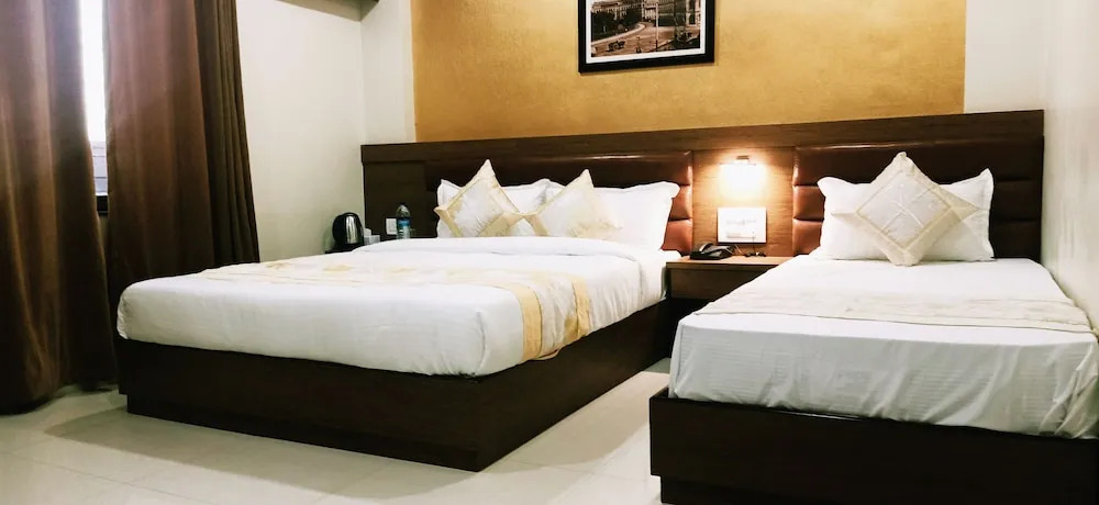 Deluxe Inn