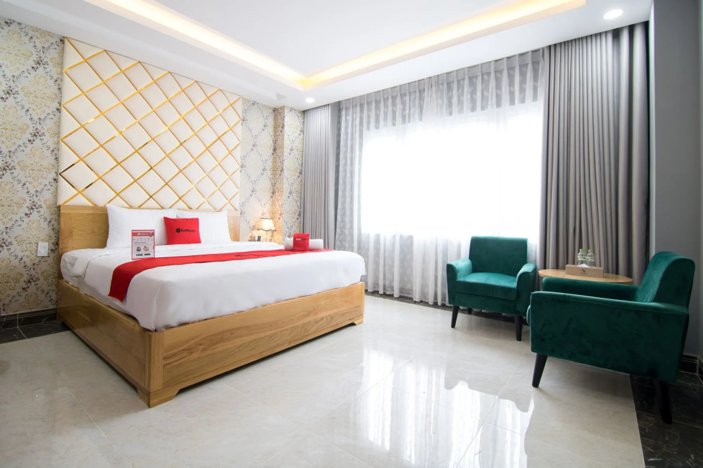 Silk Hotel near Tan Son Nhat Airport