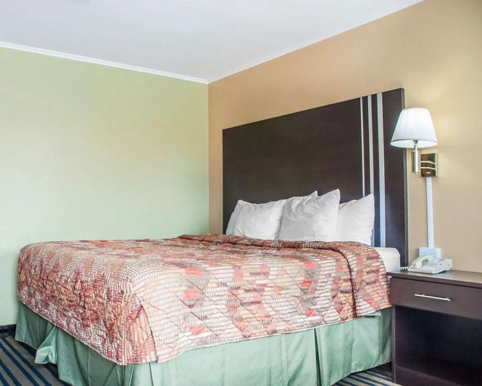 Rodeway Inn & Suites