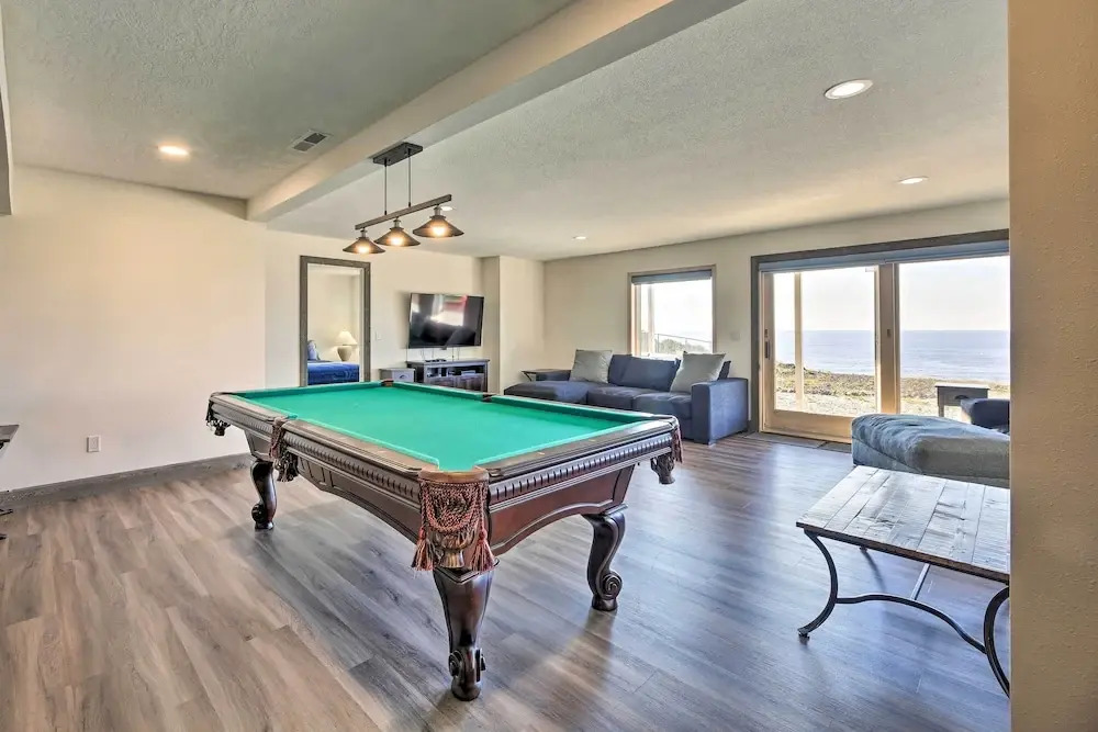 Luxurious Newport Estate w/ Spa & Lighthouse Views