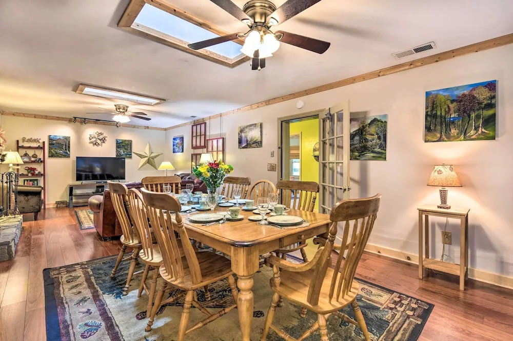 'campbell Retreat' in Maggie Valley w/ Deck!