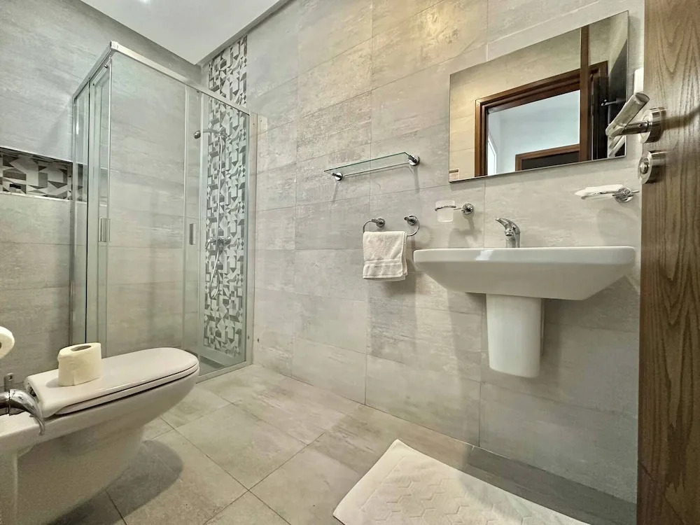 Safir Spacious Apartment in Safsaf, La Marsa