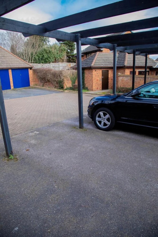 Cozy Two Bedroom Apartment Located in Gravesend