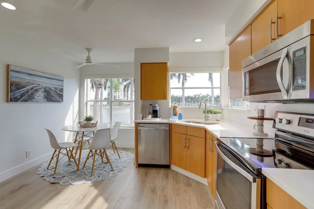 Sunny St Pete Getaway With Shared Pool & Hot Tub