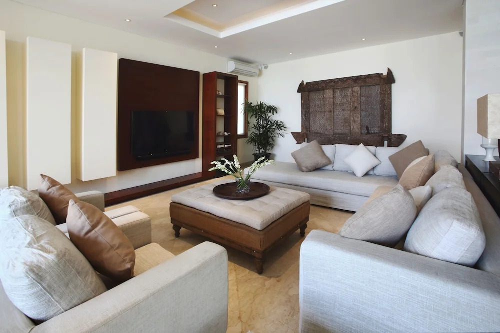 Villa Rosita Oceanfront Villa with Private Chef in Bali