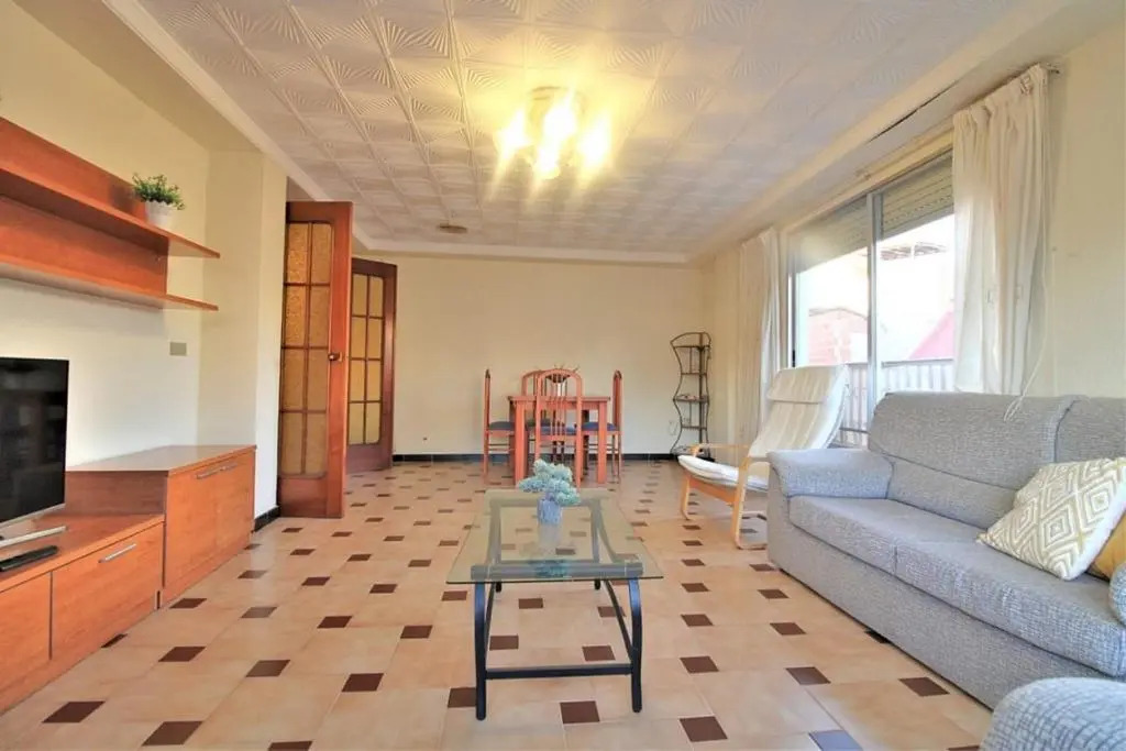 Piso entero de 170 m2, 200m centro, 500m del mar!