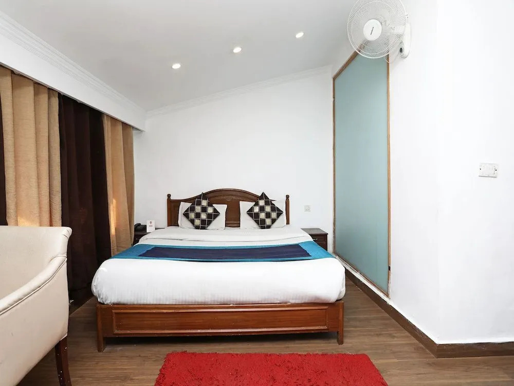 OYO 6119 Hotel Royal Classic