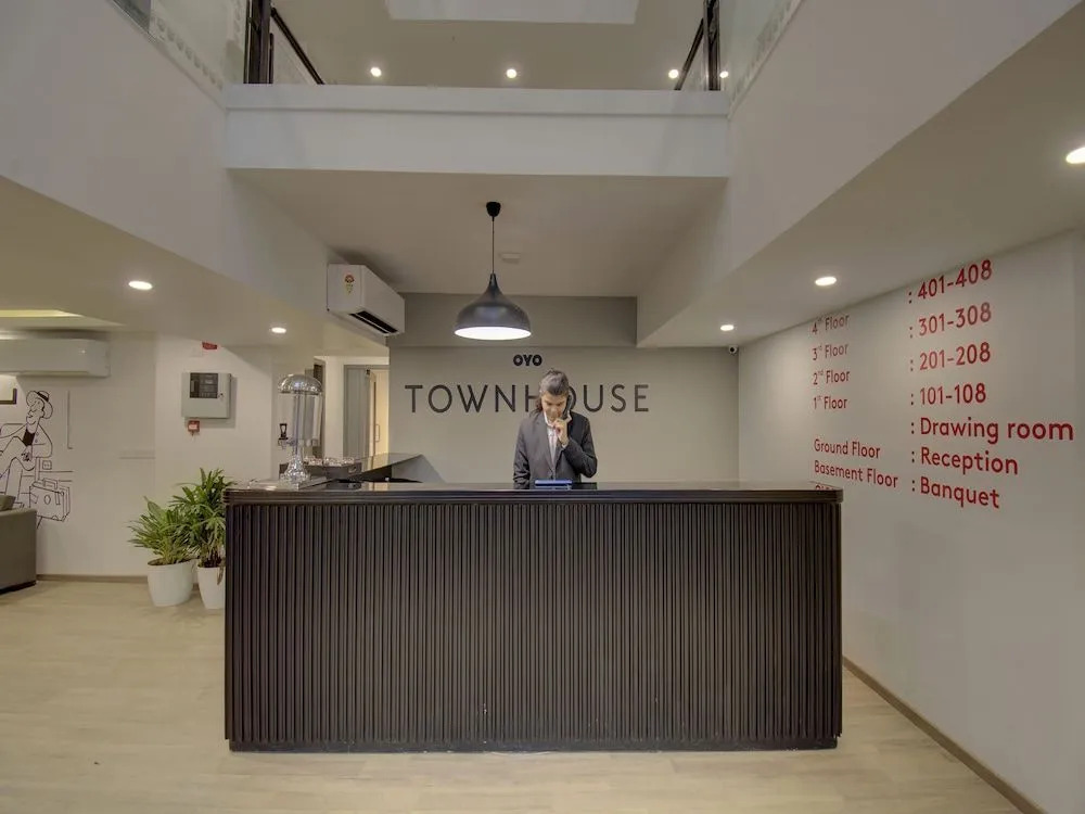 OYO Townhouse 150 Hotel Sahaj Palace