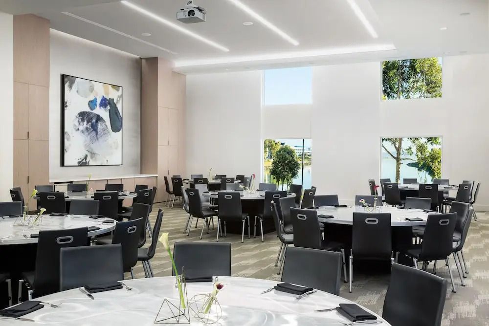 AC Hotel by Marriott San Francisco Airport/Oyster Point Waterfront