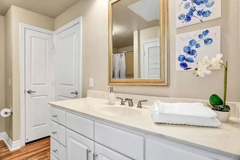 FRONTDESK Calais Midtown Apts Houston