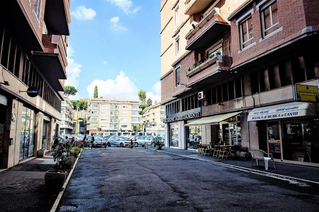 Sonny Capone Al Vaticano Family Apartment