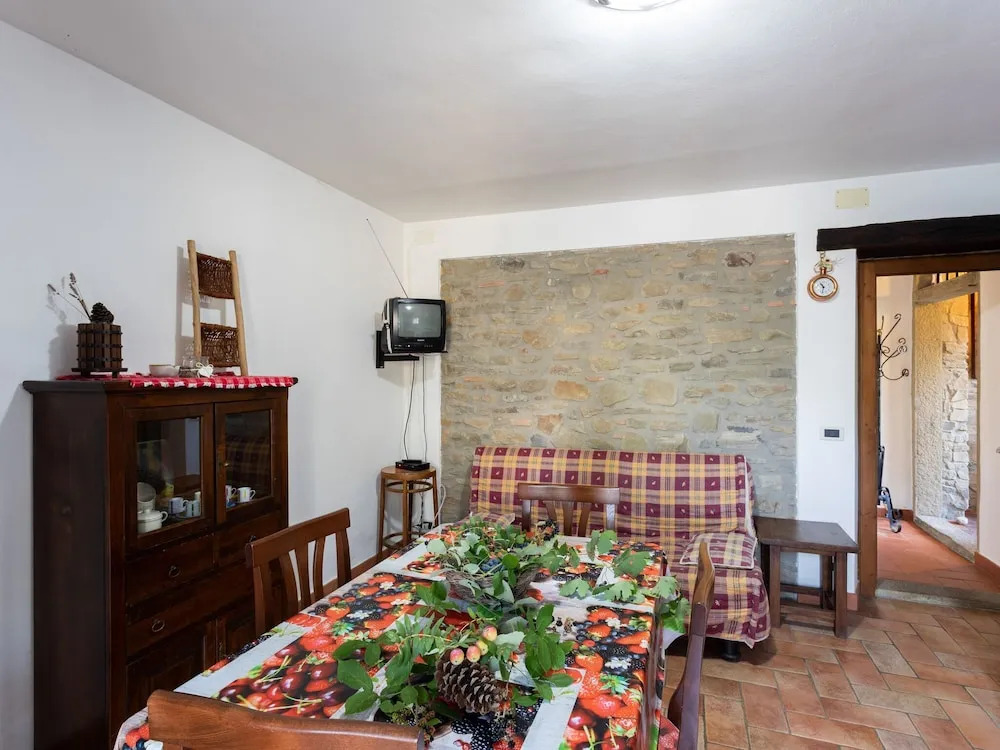 Idyllic Farmhouse With Bbq, Swimming Pool, Terrace, Garden