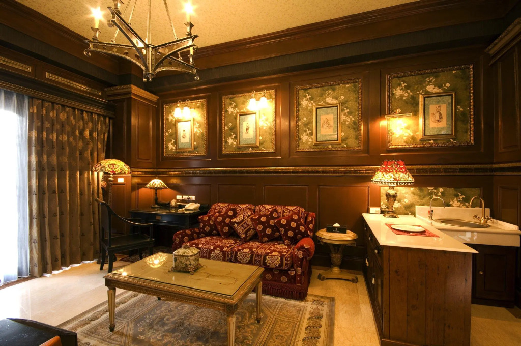 The Old England Manor