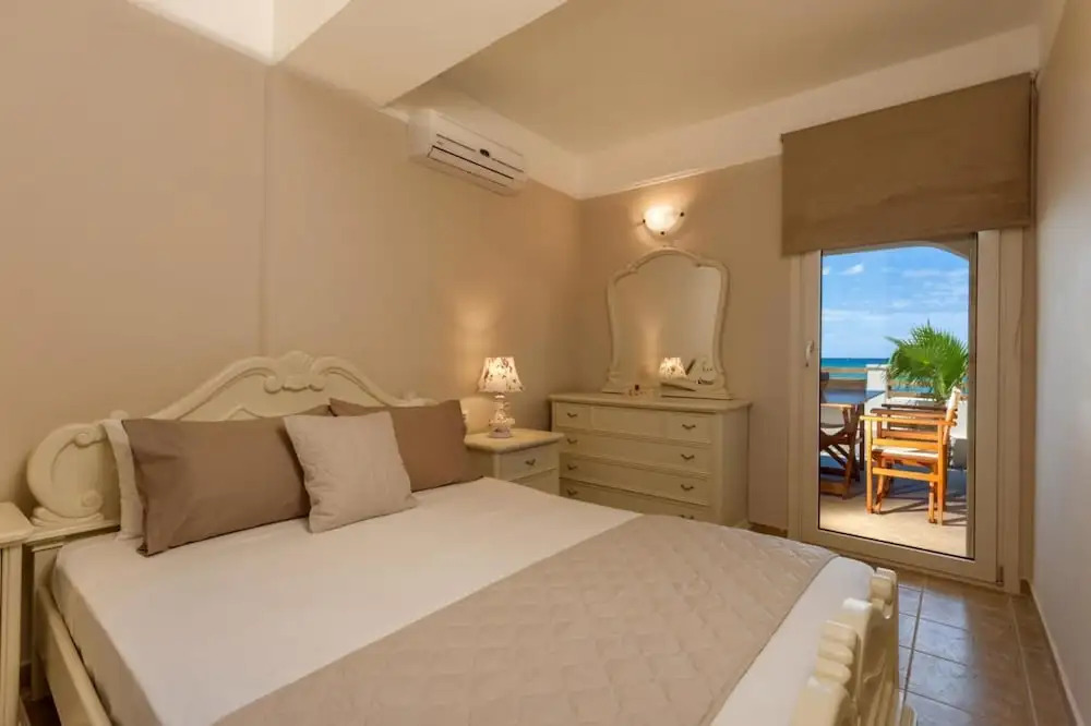 Villa Elizabeth - Seafront Classic Villa
