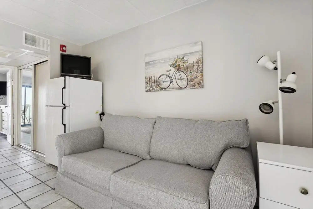 Beachfront Fourth-floor Condo w/ Community Pool!