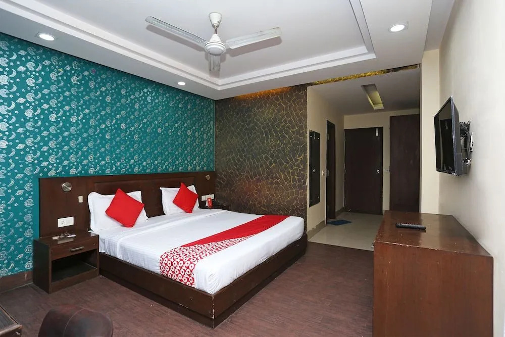 Oyo 15096 Hotel Daya Continental
