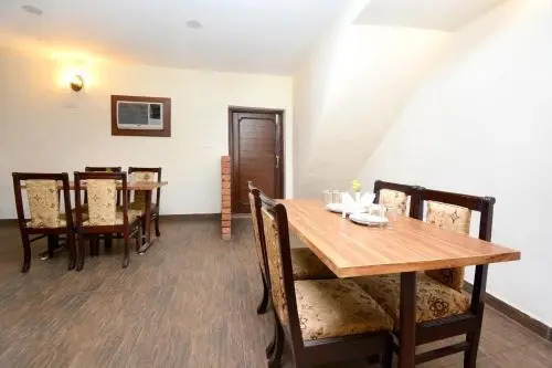 Hotel Ra Flora by OYO Rooms
