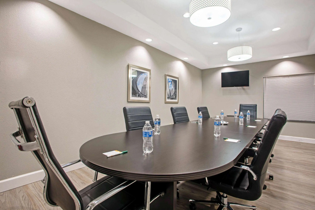La Quinta by Wyndham Victoria - South