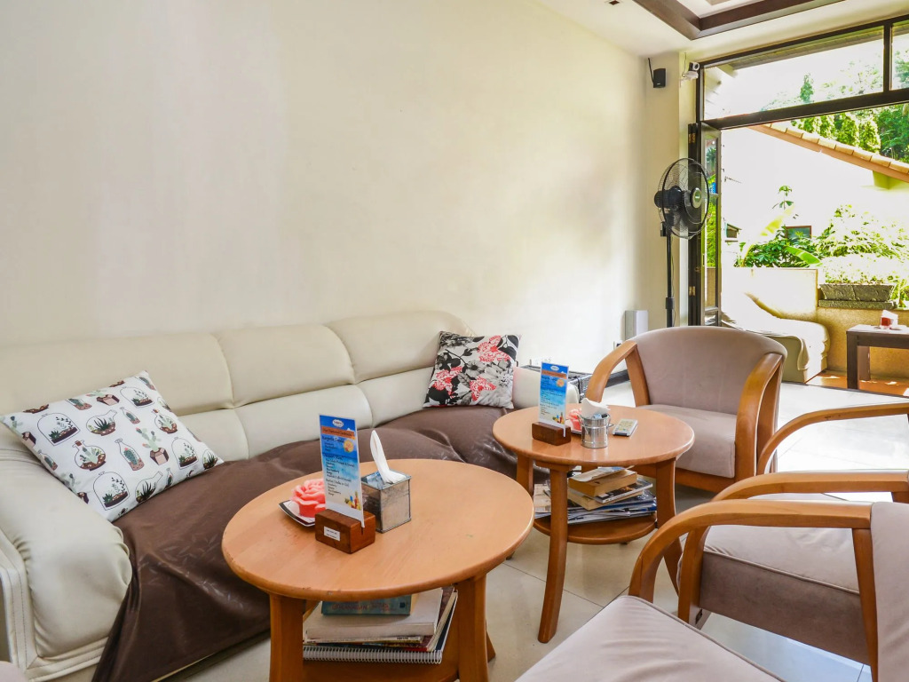 Enjoys Beach House Karon
