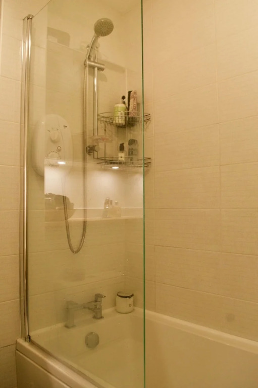 2 Bedroom Flat In Edinburgh