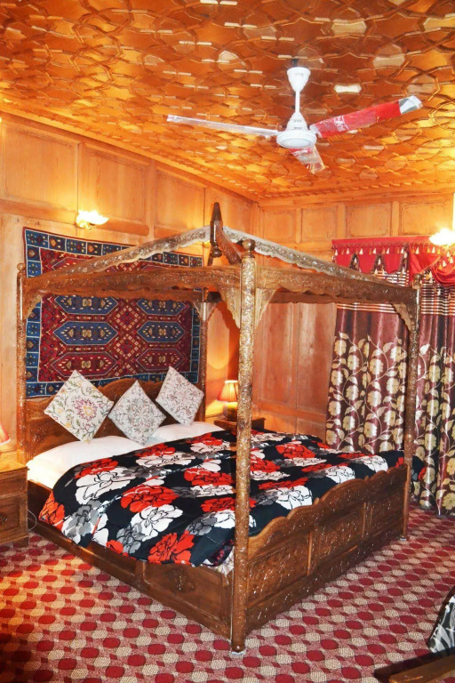 Swan Group of Houseboats, Golden Dal Lake
