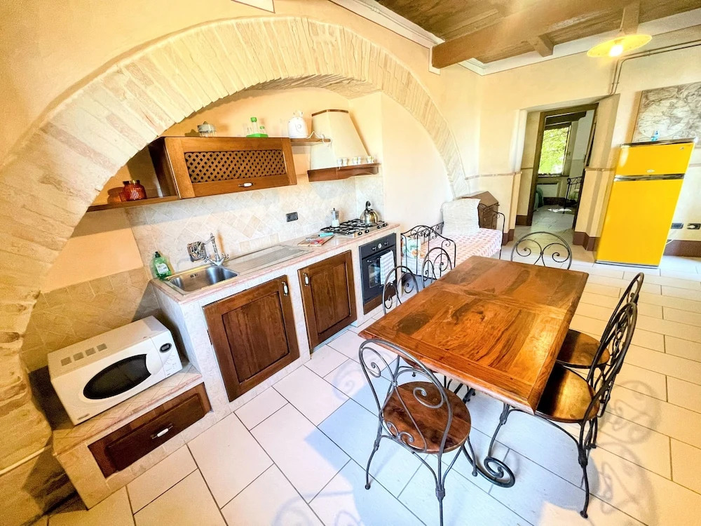 Apt 4 - Forget all Your Troubles - Relax in Paradise ! Air Con, Wifi! Sleeps 4