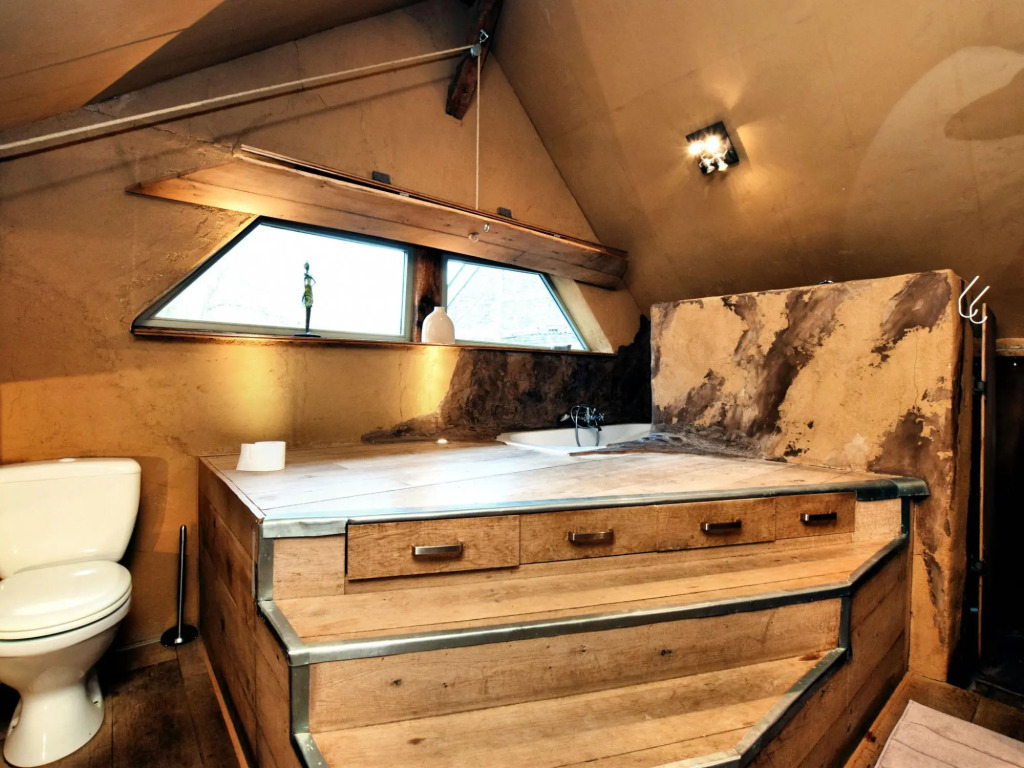 Relaxing Retreat Near Forests