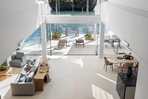 Iluka, Luxurious Riverfront Retreat
