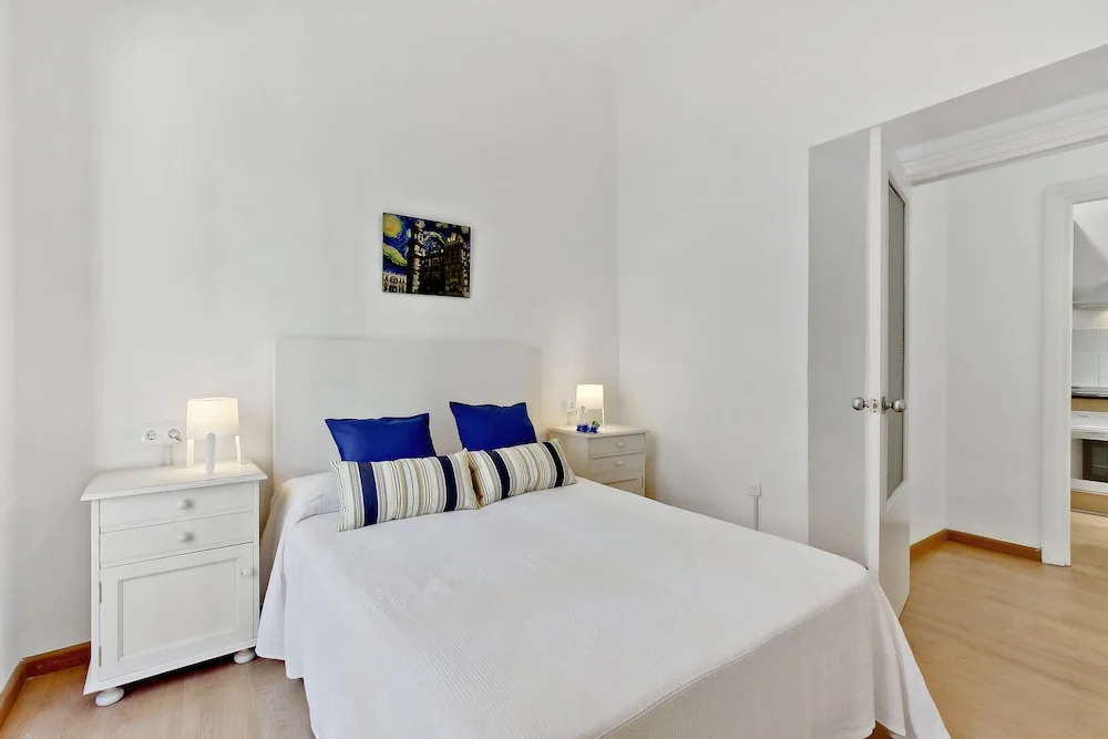 Del Parque Flats - Alvarez