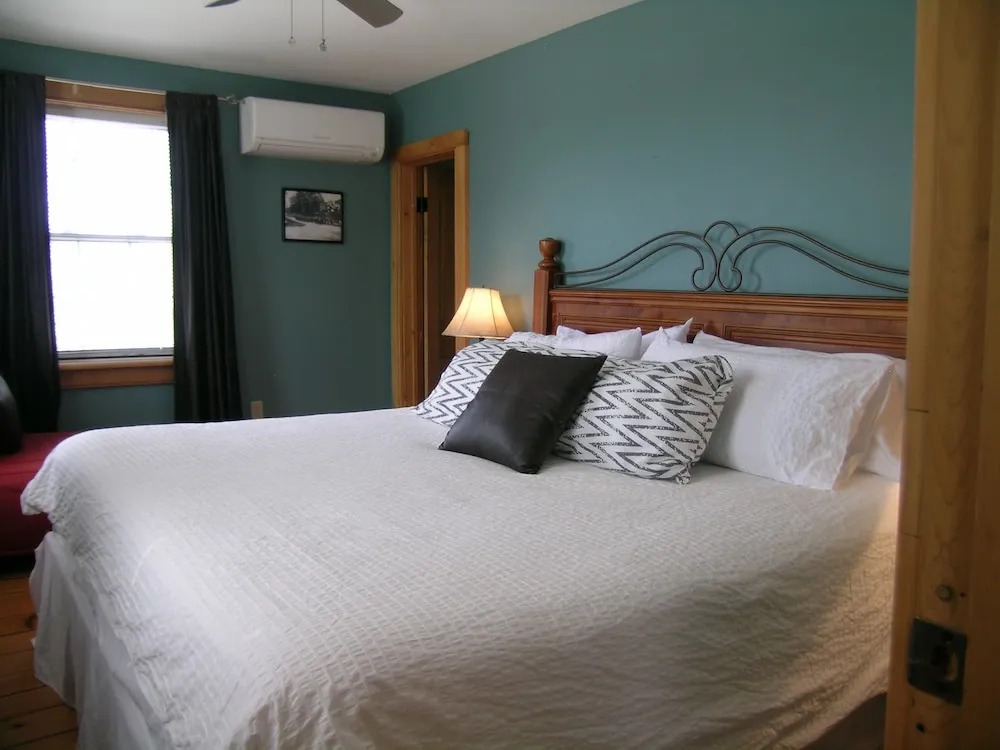Emilyville Inn