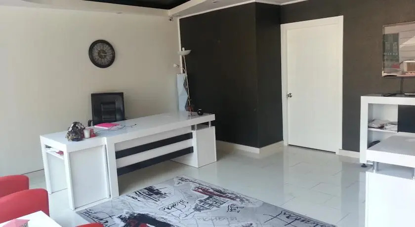 Deluxia Suites
